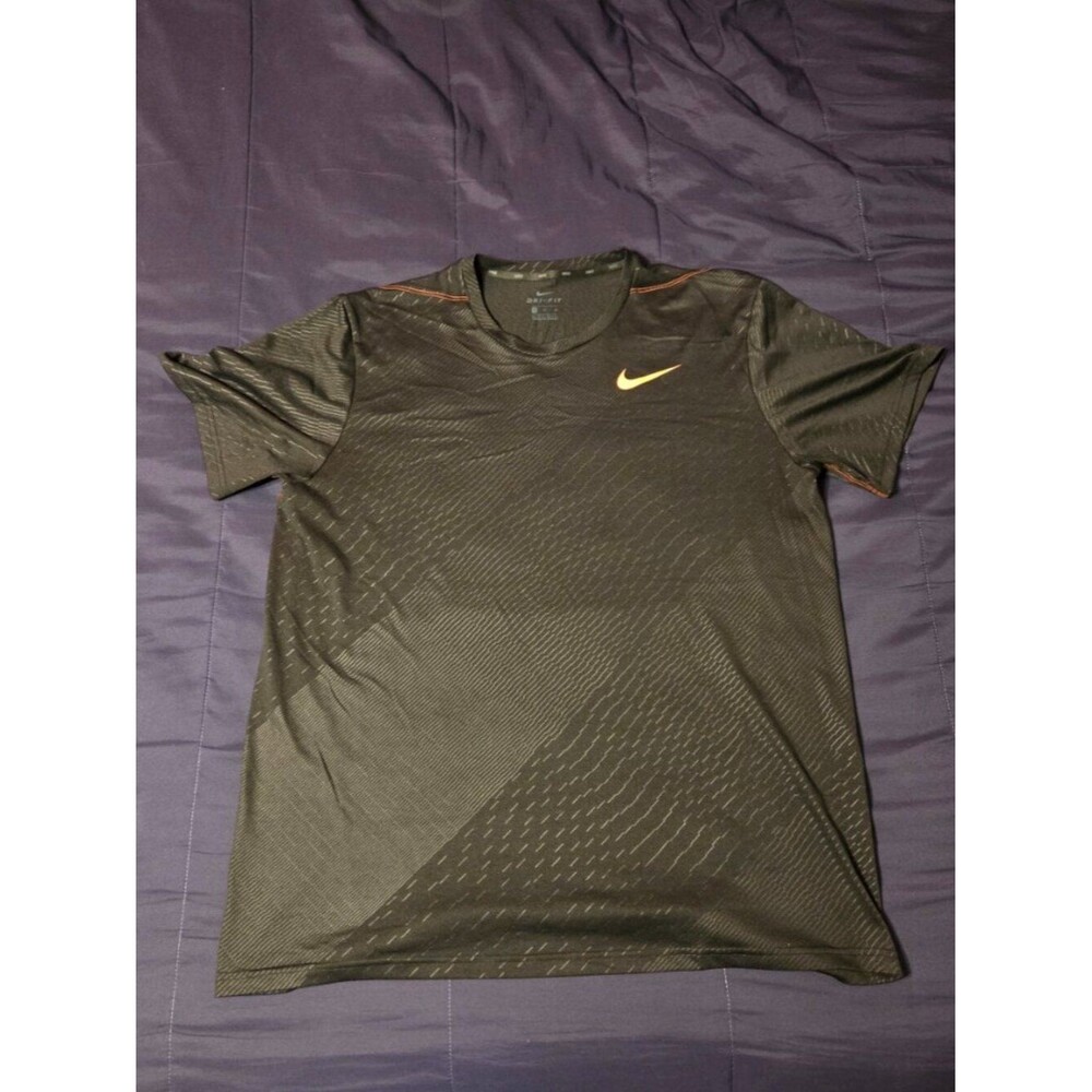 NIKE DRI FIT T SHIRT. MENS XL.